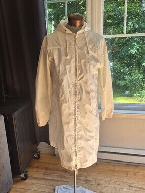 Lightweight White Hooded Jacket